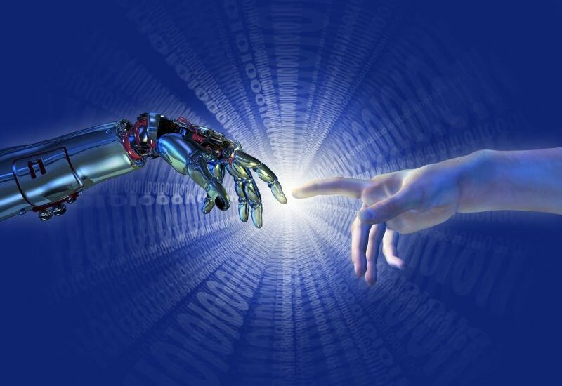 La mano umana incontra la tecnologia digitale